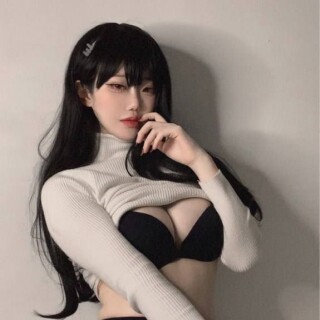 photo1714056855-1b8ae8833f286e726