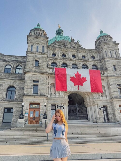 photo 4956751005773573810 ydeb63d2ed70e3c4b