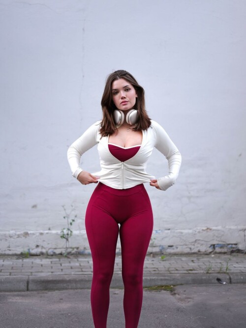 photo 5044437487585440074 y2b3537874e99a8f0