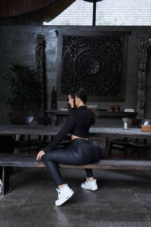 photo 5100563175316761765 yacca18b1dfc931c5