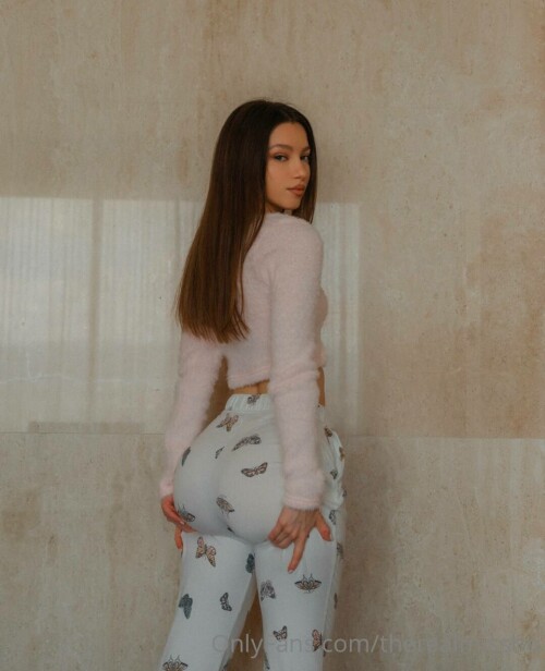 photo 5136717217877043793 y