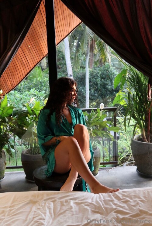 photo 5186240918104157197 y3cbc463896043433