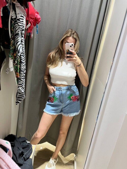 photo 5384240052911071188 ye80e0627d1a8cd6c