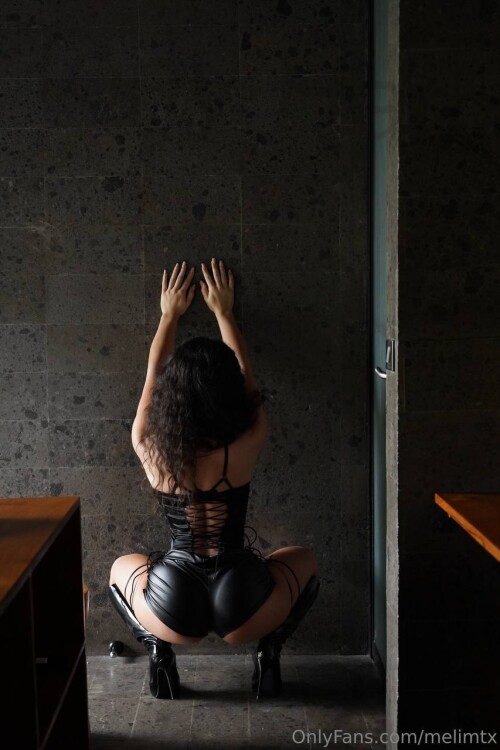 photo 5873192010494625370 yc0754d29010e8492