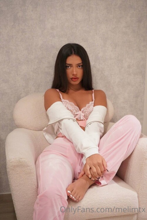 photo 6037466095725689811 y