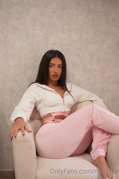 photo 6037466095725689816 y