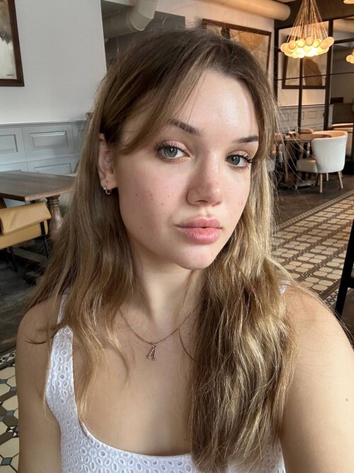 photo 6100438811730365899 yb315d858535312ff