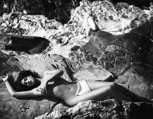 photographs-by-vincent-peters-2006-v0-qbel2a4au3ka1b08ab4b234035404