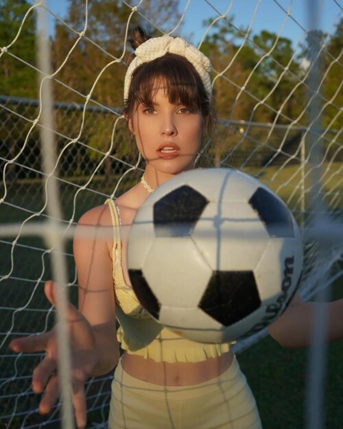 playing football v0 ulwpnvmxeshd1dd9adf96072a805e