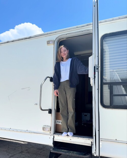 quiet-on-set-theedgeofnormal-1c32b147473031430