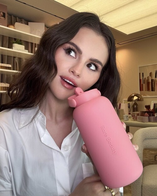 rarebeauty 1759248105 3733166143185196232 3109786630 18a1009c309e1ea4d