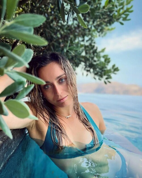 relaxing in greece v0 icdmqfmucka91cfbb5c7a74cc290c