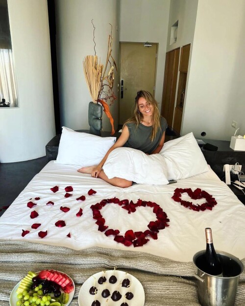 relaxing in greece v0 lzo6llmucka91cb24e0caa8fdf617