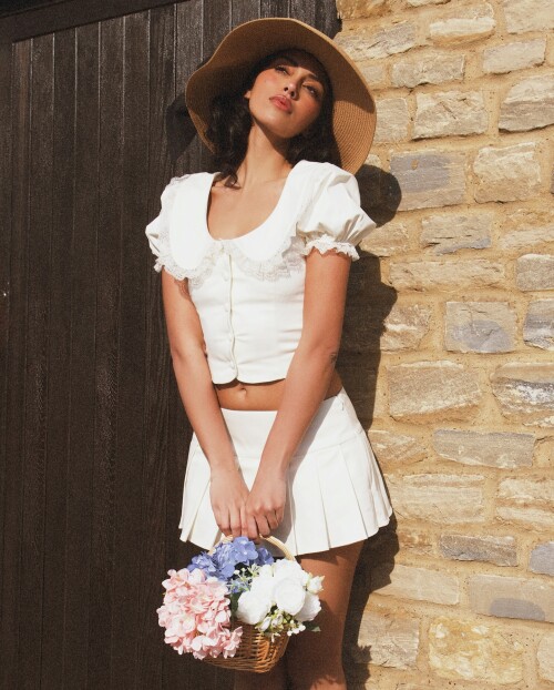 revolve 1741453200 3583500646739142072 26622116c656750a1253166b