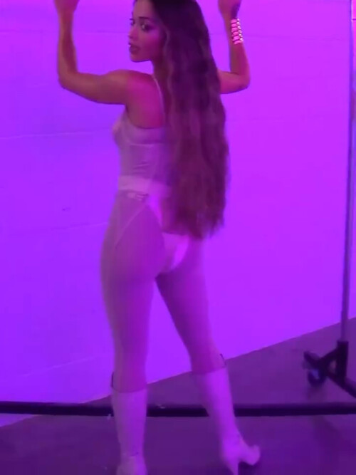 ritaora 20250416 223247 1642023952a1ca41b365be7a6c2