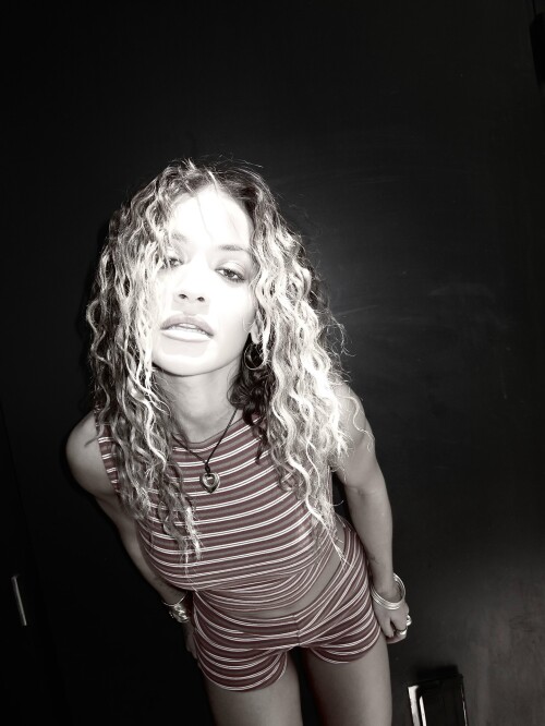 ritaora 20250419 003002 17998188359c18a9bd2b88134b