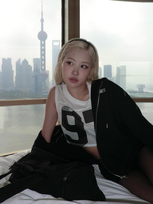 roses are rosie photo DOU SOgDGa 20250908 002924 542867269b3a3090fc47105f2