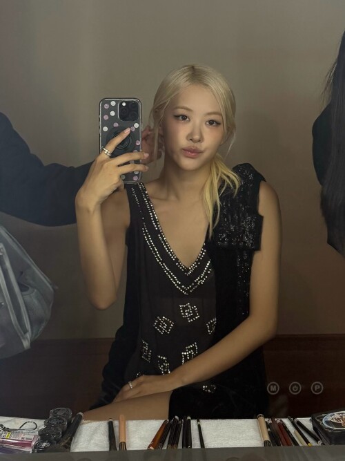 roses are rosie photo DPKo5UXkWGB 20250928 203520 554779336fc6b232fea3cdcb7