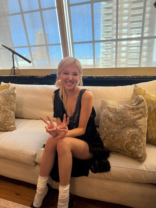 roses are rosie photo DPKo5UXkWGB 20250928 203520 5555712109d2b0026b49b7b84