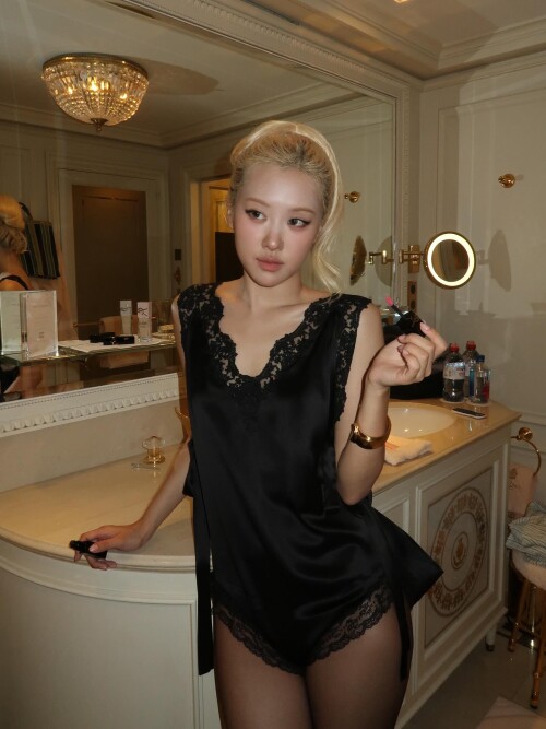 roses are rosie photo DPRnNH kfjV 20251001 133514 557200357efb87ecc2a8d3603