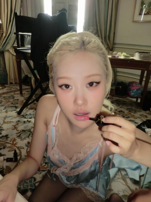 roses are rosie photo DPRnNH kfjV 20251001 133514 557712613a2cbfa1f4a5328eb