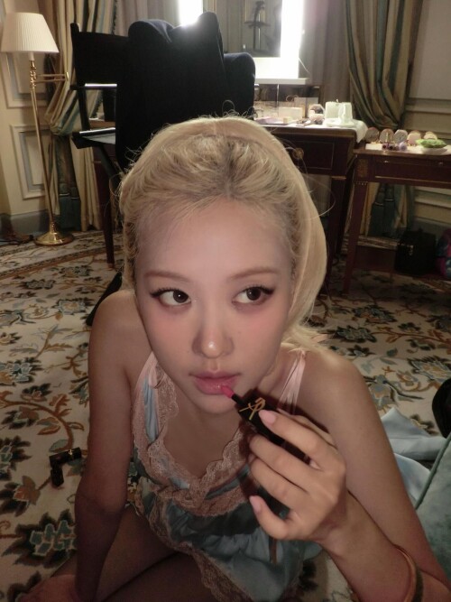 roses are rosie photo DPRnNH kfjV 20251001 133514 55809020139e20947de7b5b62