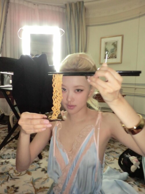 roses are rosie photo DPRnNH kfjV 20251001 133514 55819676431eb7467d6136892