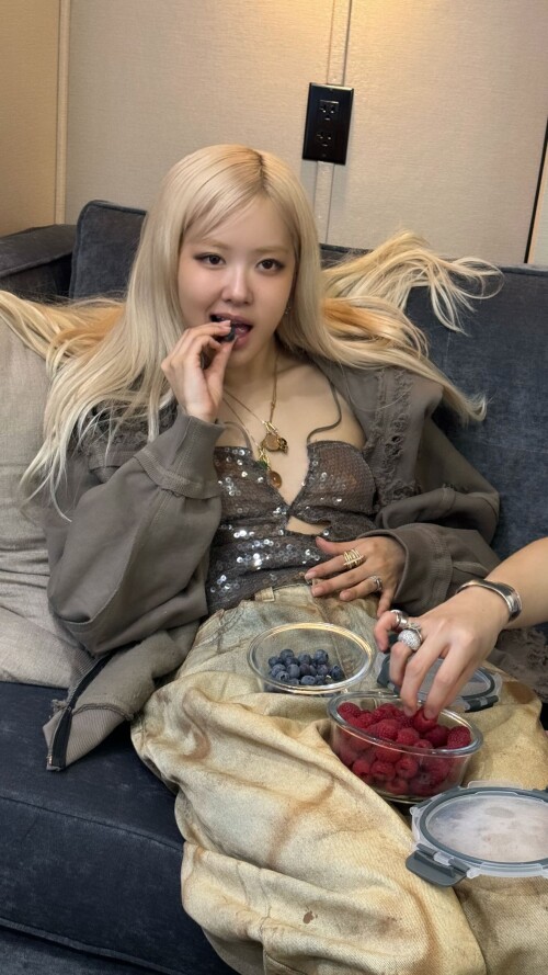 roses are rosie stories 3609029593832652886 20250412 052433 489482243bf58de176ccdb38a