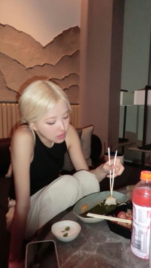 roses are rosie stories 3756067062528763323 20251101 022145 57239947215c1f5a1ac5ecfbc