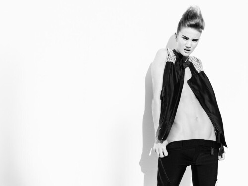 rosie huntington whitely topless thomas wylde 03597ec5088d000092