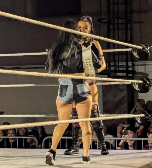 roxanne-perez-and-cora-jade-at-live-event-v0-9n292bcwq74e1cda2c1c3d01c91da