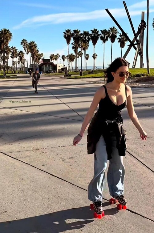 roxie wegiel v0 gmhtu1g2vjde1f7e7debeefc36c2b