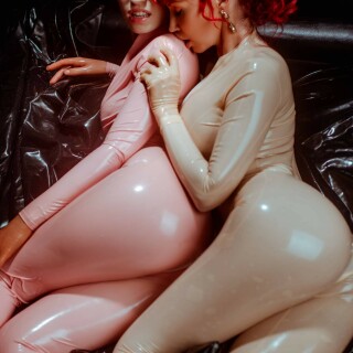 rubber_girlfriends064_045