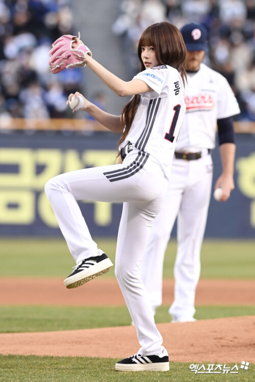  s HD352dba79a6c24912