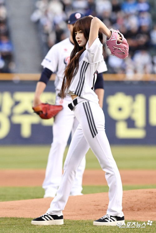  s HD7c777945f3df3df4