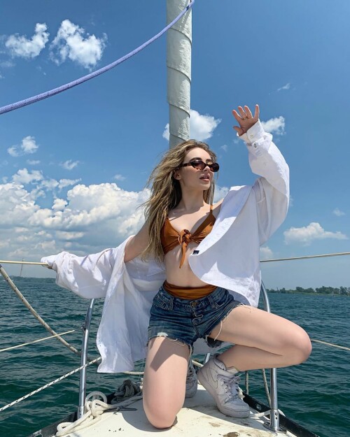 sabrinacarpenter B0ejdLKA9V8 B0ejdIoglp4