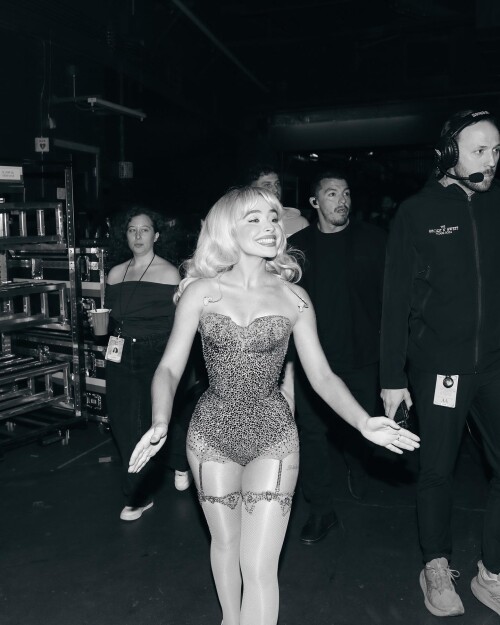 sabrinacarpenter 1732211177 3506363955734568371 8713286c9125ac197cd1afb