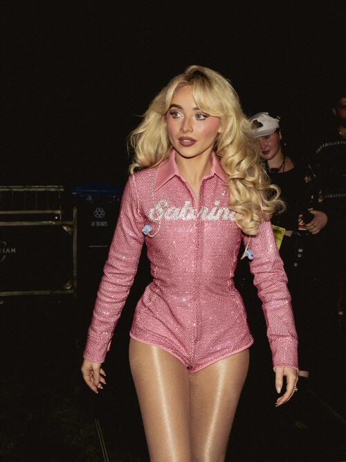 sabrinacarpenter 1754333394 3691938563563765738 8713286d5cffe9e2052c3c8