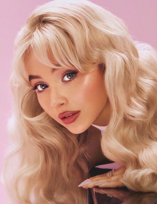 sabrinacarpenter 1759359402 3734099773637968352 1578134522779436fcb483ee8c