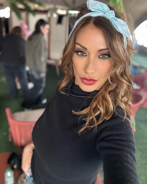 sabrinasalernofficial 01022024 0005e0eded54329ea1b5