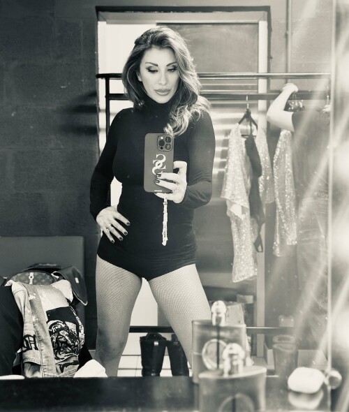 sabrinasalernofficial 12032023 0004