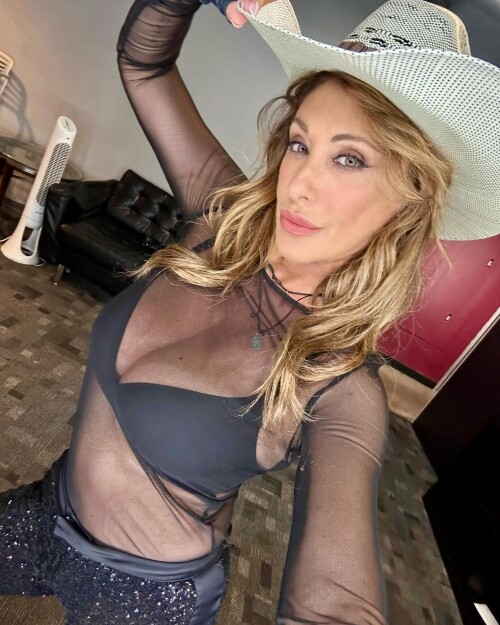 sabrinasalernofficial 20240823 000593920f75796c0a6c
