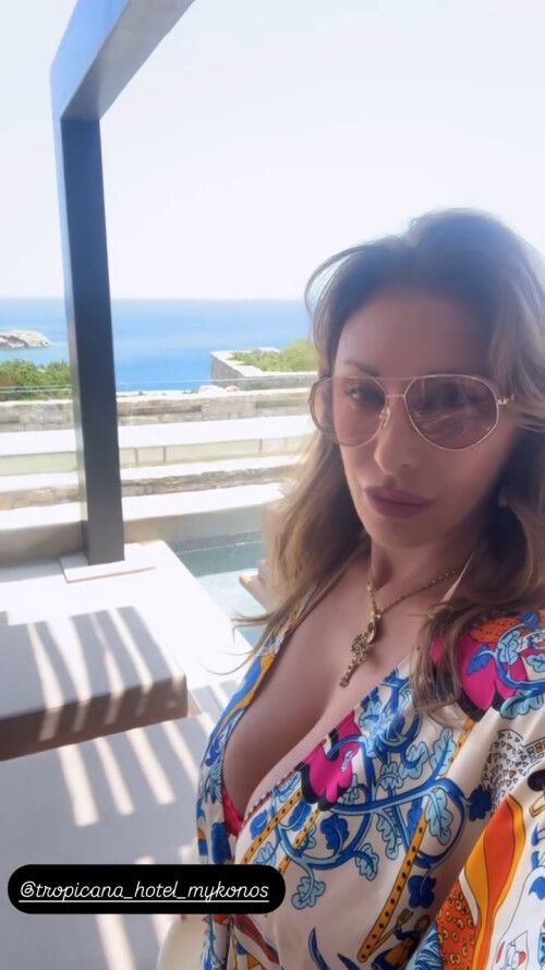 sabrinasalernofficial 20250602 121706 701006375cadd3efa5b5e435e8