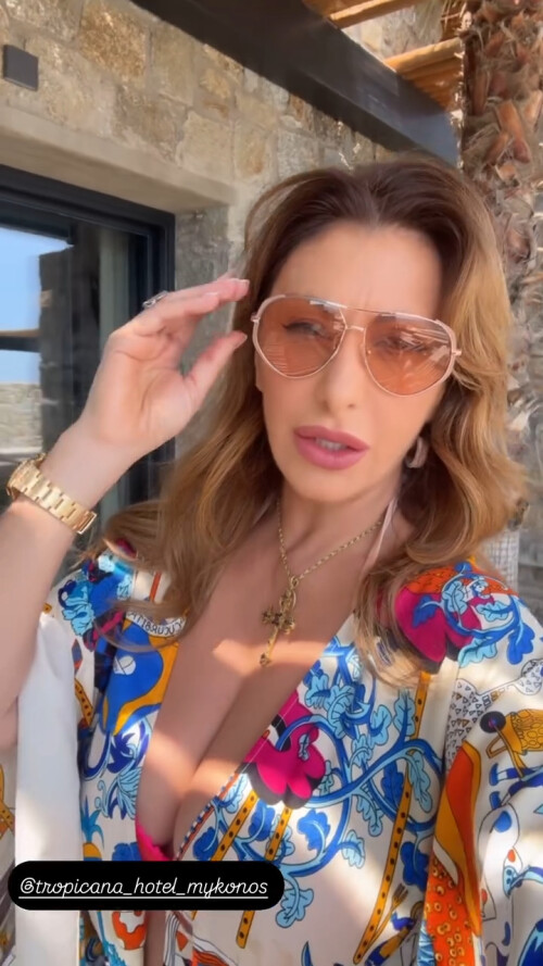 sabrinasalernofficial 20250602 121706 701006375eaf8d0bee30d2d7d4