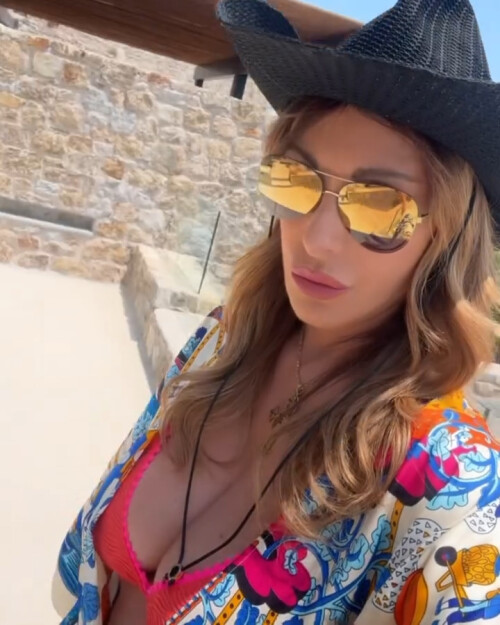 sabrinasalernofficial 20250604 162441 1856217391ef138e8d2eb63ddb9