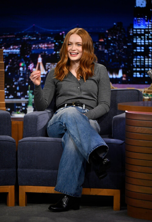 sadie sink the tonight show 07 3f2e77ba768edd6ba
