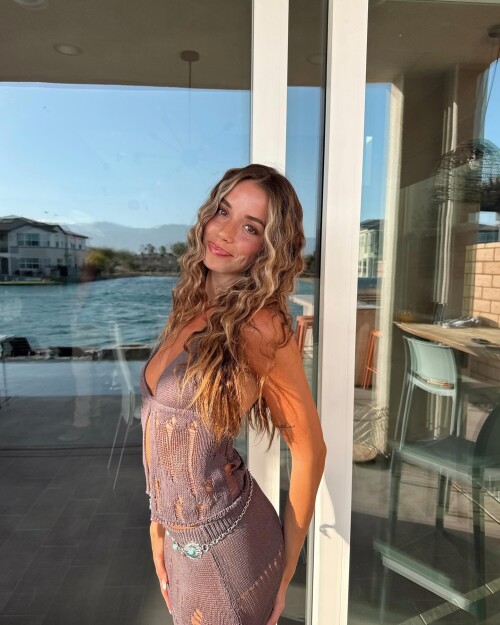 sadieemckennaa photo DI6pPtmpc8O 20250426 122211 4915102912d67227e43b23b9d
