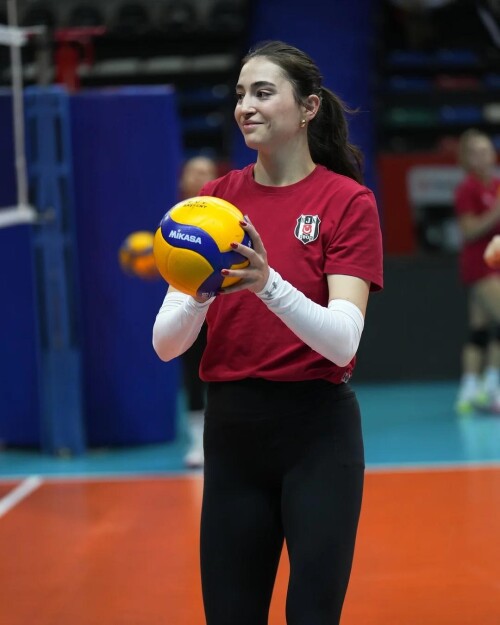 saliha sahin v0 07eioa0261gf17fd69dbec546a257