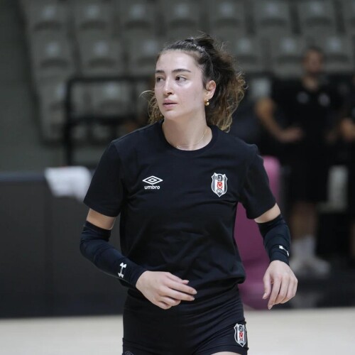 saliha sahin v0 q02xbfx261gf1603f2b2c91028c02