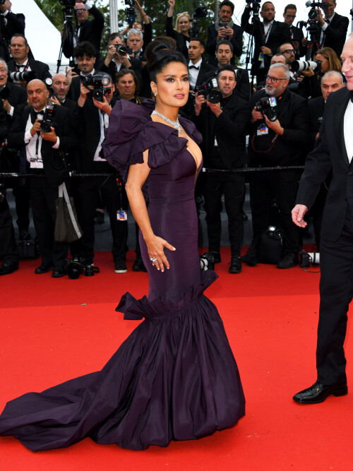 salma_hayek_-_in_cannes_20230520__6_06c2f6d6d50d03da